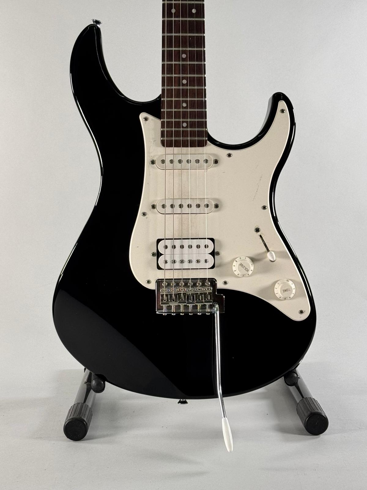 YAMAHA PACIFICA 112 USATA