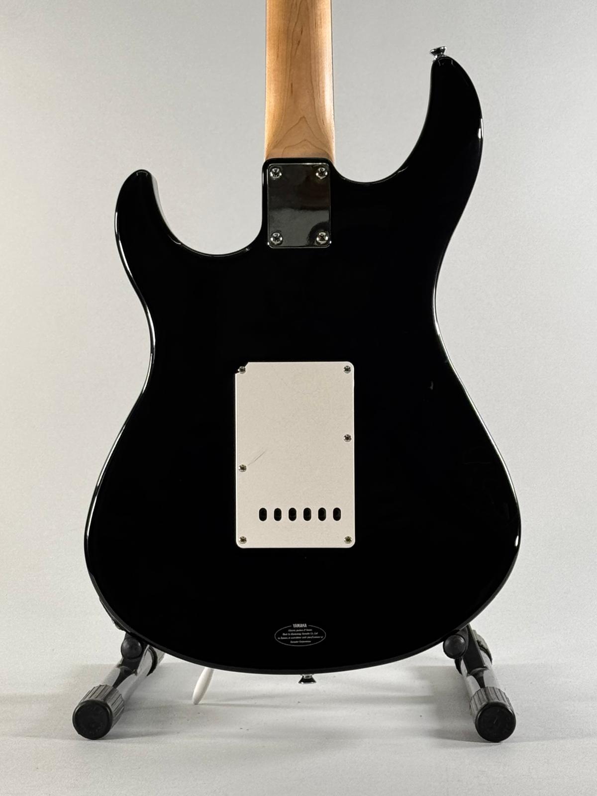 YAMAHA PACIFICA 112 USATA