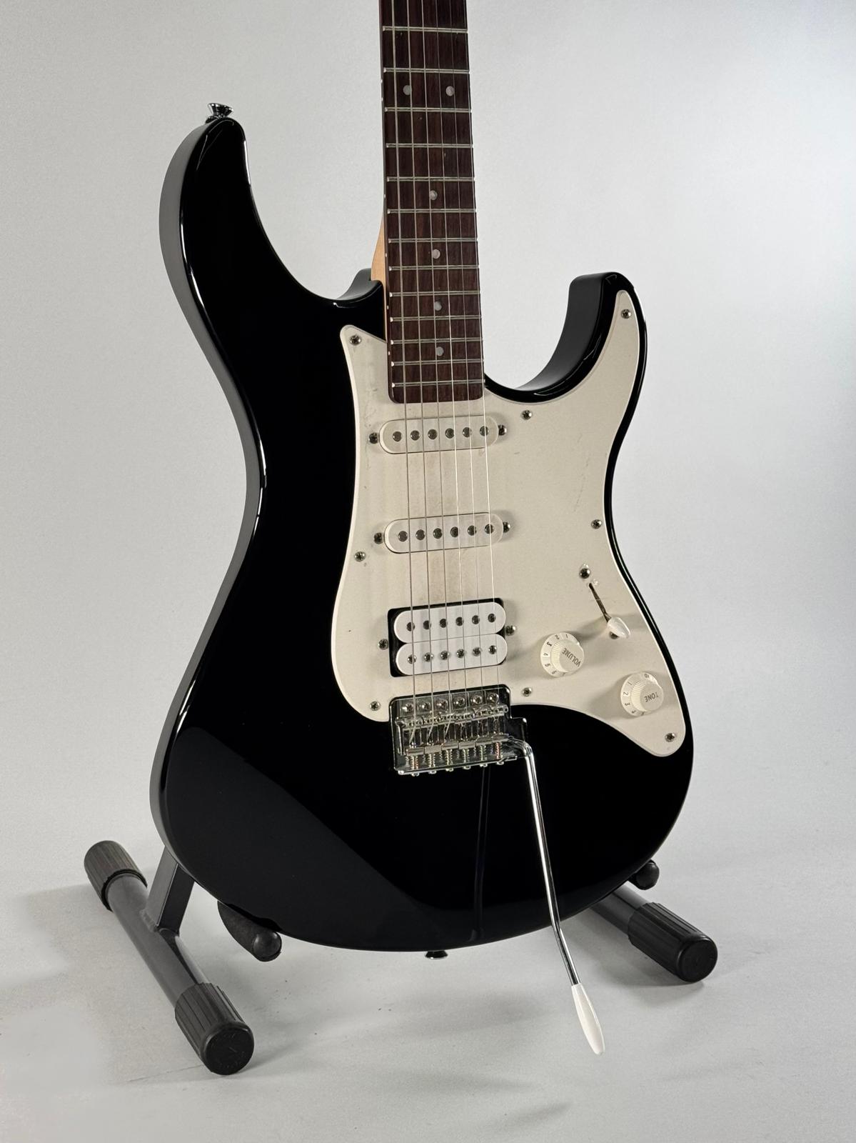 YAMAHA PACIFICA 112 USATA