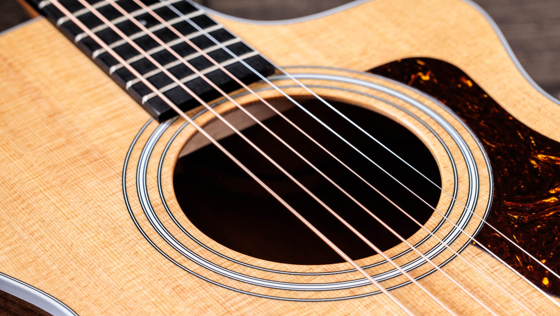 Taylor 212Ce Walnut Spruce