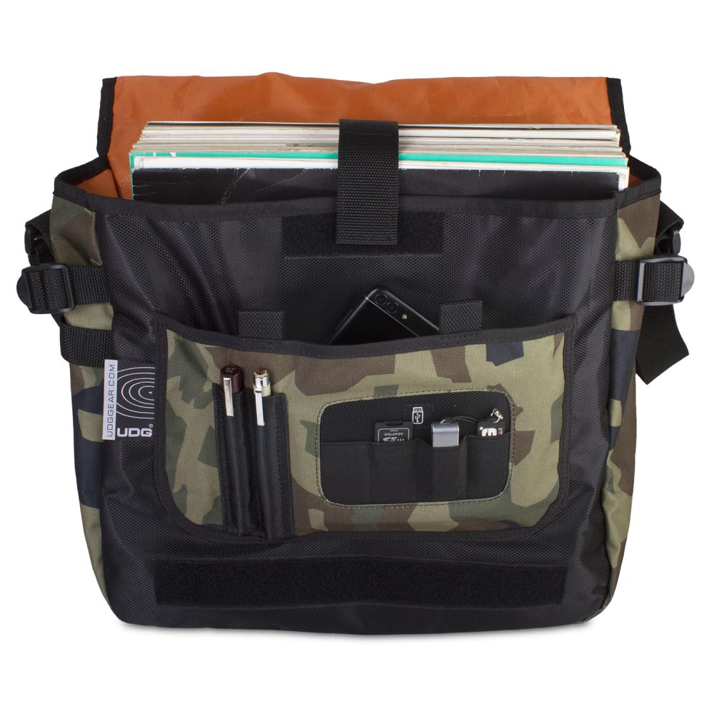 UDG U9450BC/OR - ULTIMATE COURIERBAG BLACK CAMO, ORANGE INSIDE