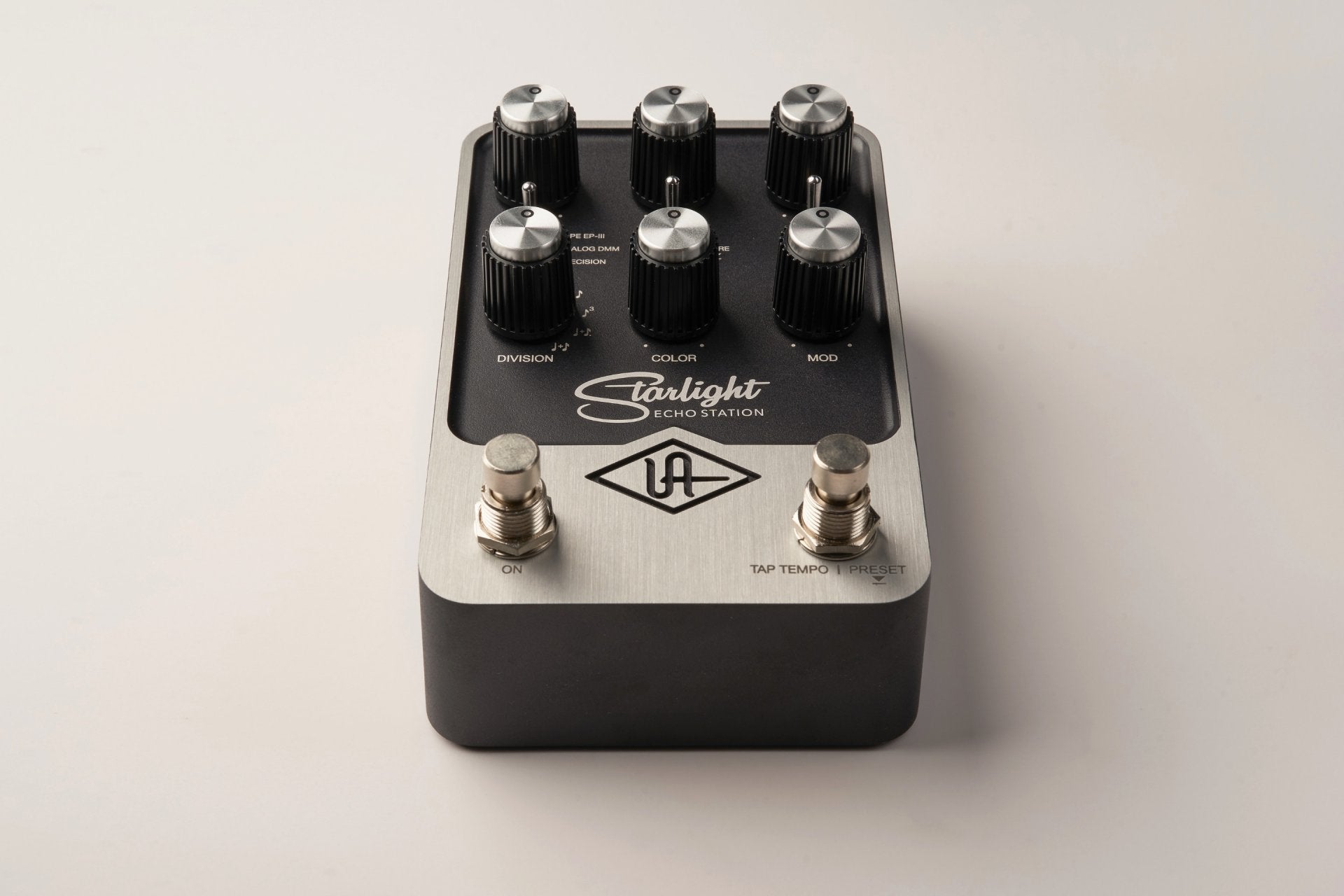 UNIVERSAL AUDIO UAFX Starlight Echo Station Stereo Delay Pedal