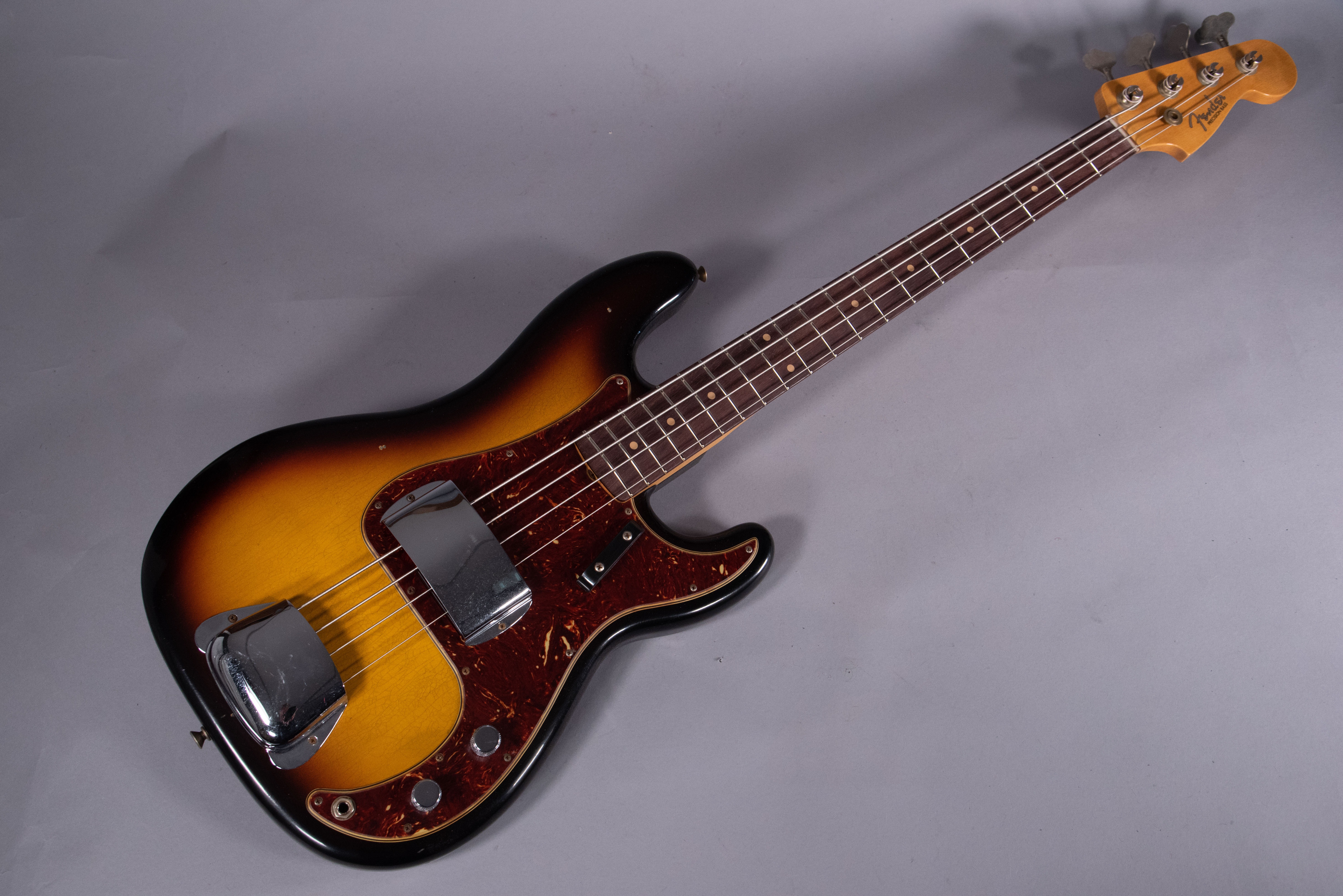 Fender 63 Precision Bass Journeyman Relic Aged 3 Color Sunburst