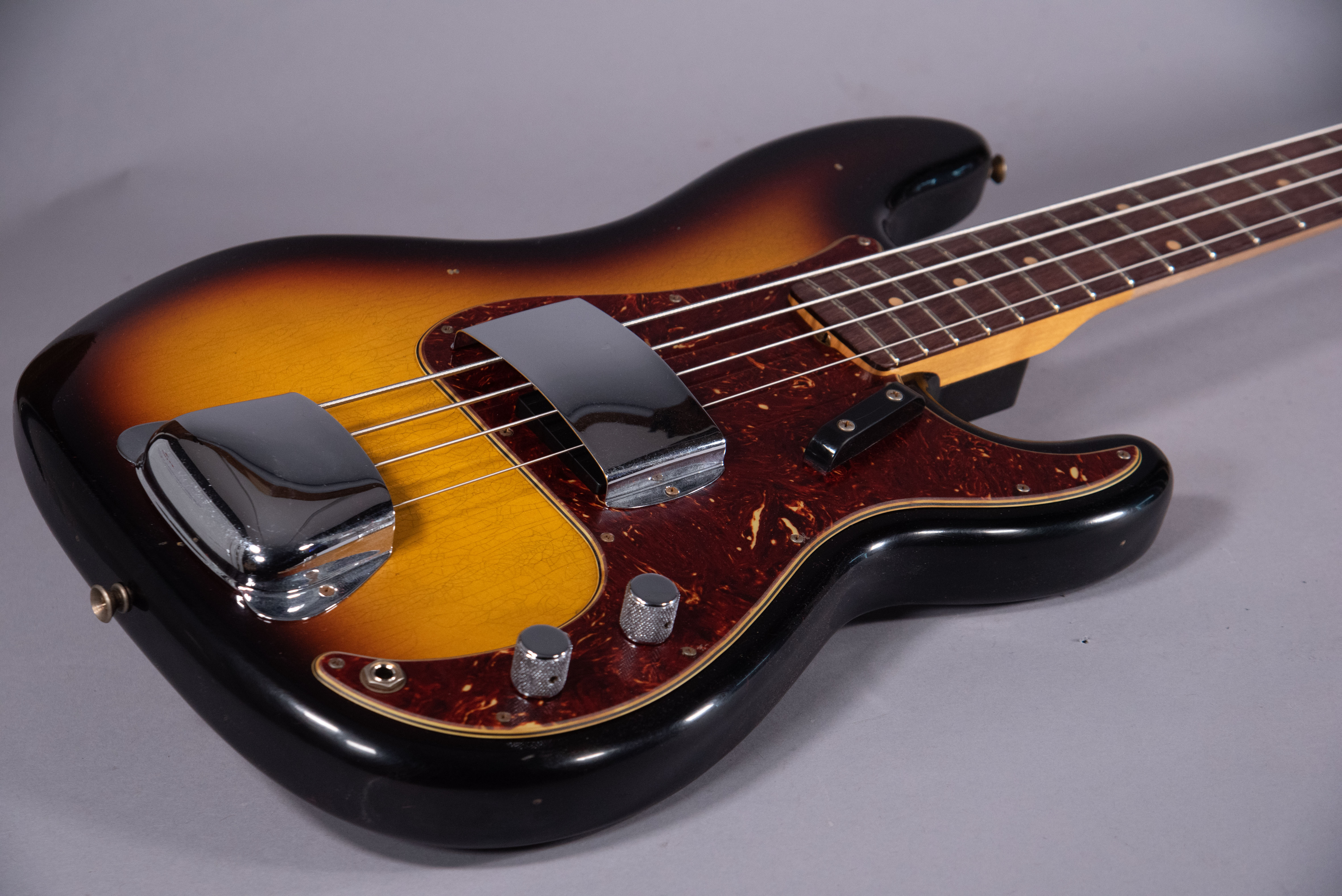 Fender 63 Precision Bass Journeyman Relic Aged 3 Color Sunburst