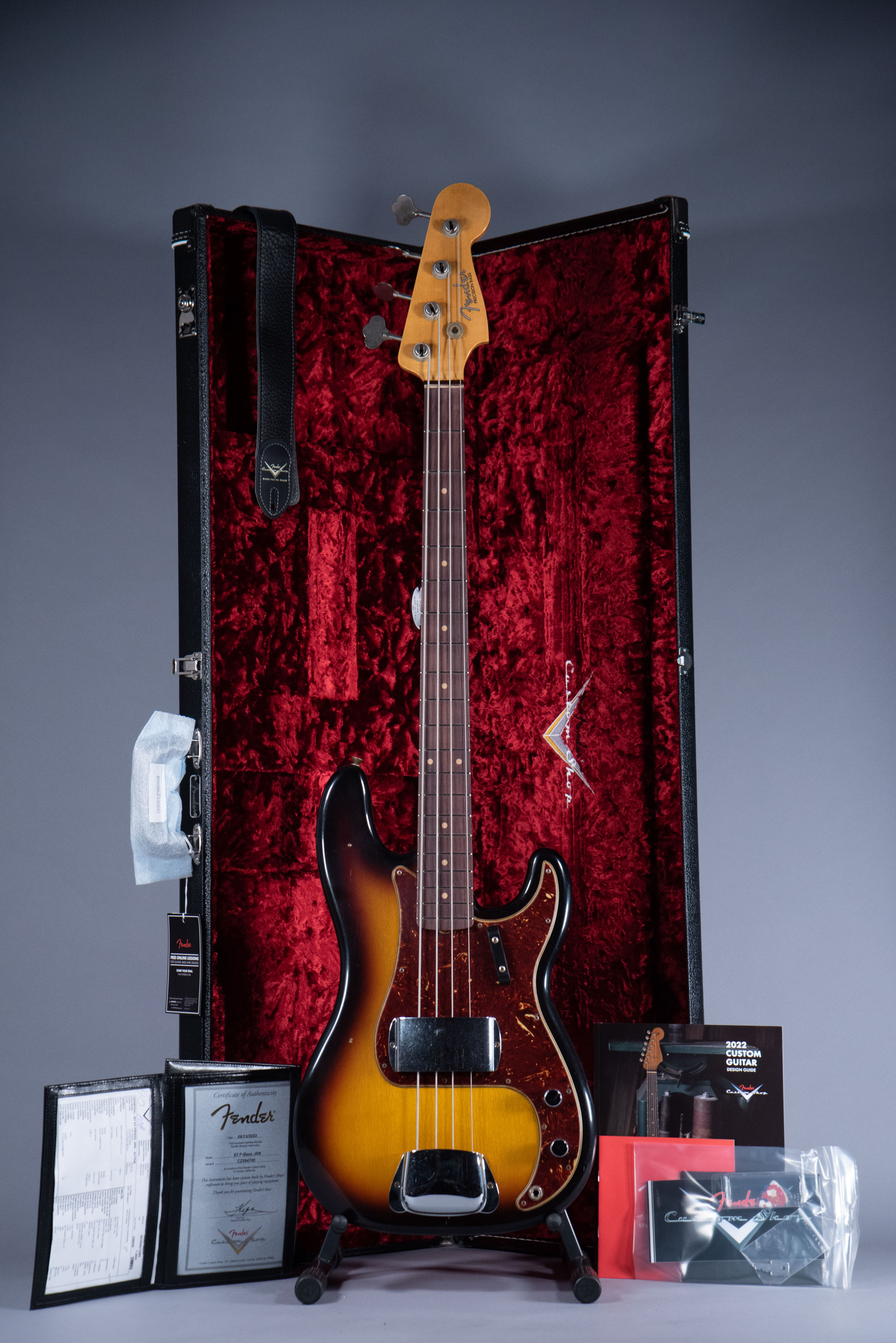 Fender 63 Precision Bass Journeyman Relic Aged 3 Color Sunburst