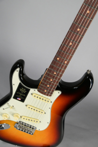 Fender American Vintage II 1961 Stratocaster 3 Color Sunburst Left Hand