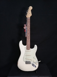 Fender Roadworn 60'S Stratocaster Pau Ferro Olimpic White