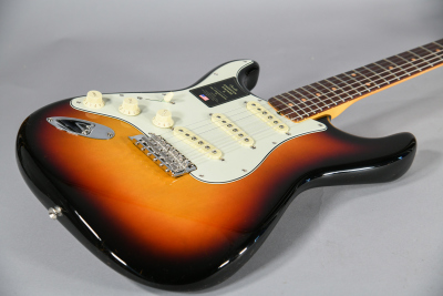 Fender American Vintage II 1961 Stratocaster 3 Color Sunburst Left Hand