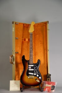 Fender Stratocaster Stevie Ray Vaughan  Pau Ferro 3Tone Sunburst