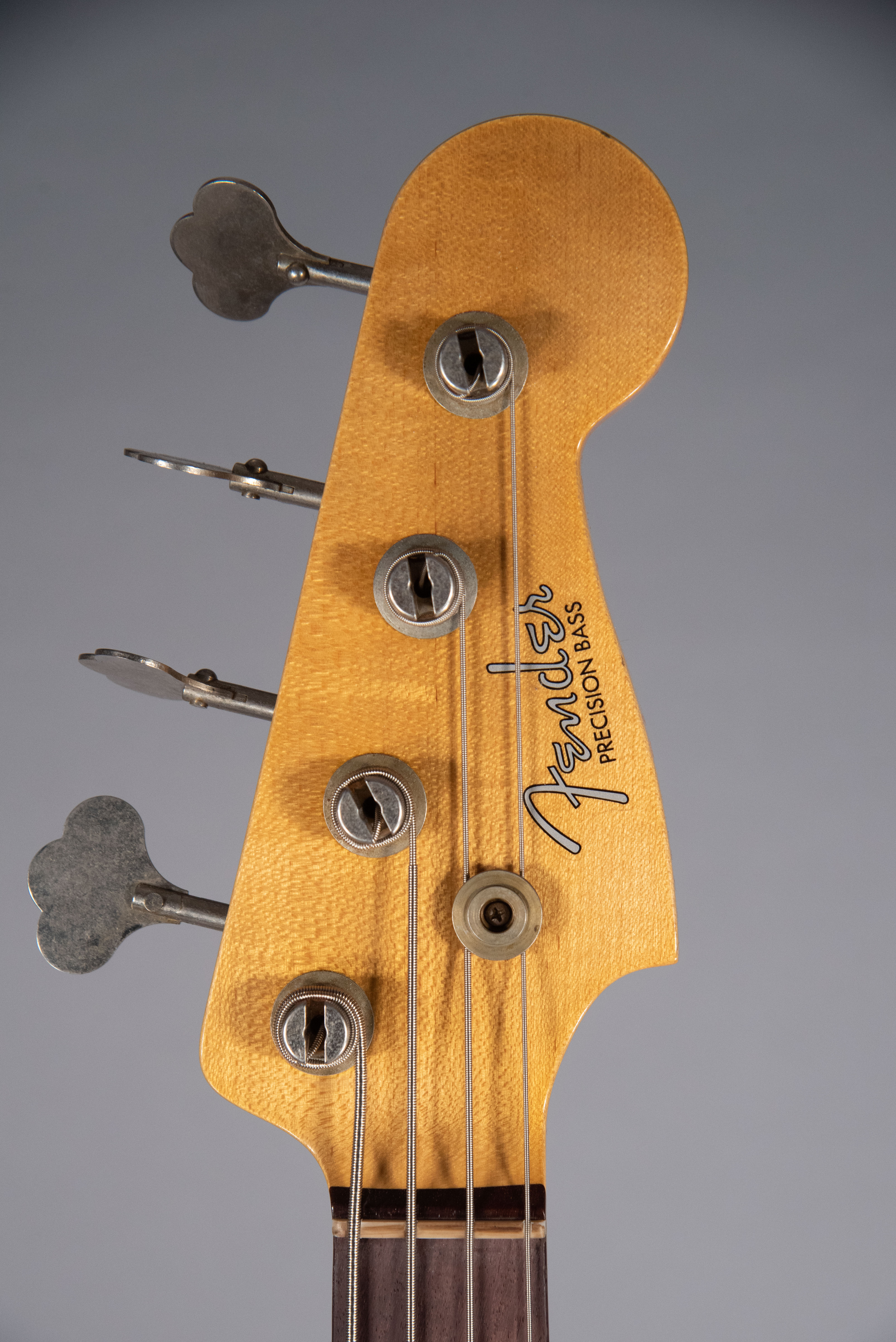 Fender 63 Precision Bass Journeyman Relic Aged 3 Color Sunburst