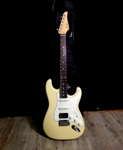 Suhr Classic S Vintage Yellow 