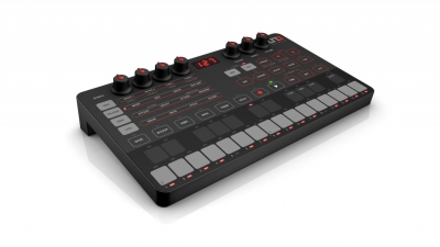 Ik Multimedia UNO Synth Pro Desktop