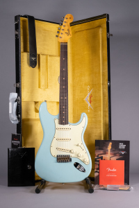 Fender Custom Shop 64 Stratocaster Journeyman Relic Faded Aged Daphne Blue