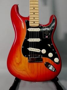 Fender American Ultra Luxe Stratocaster Mn Plasma Red Burst