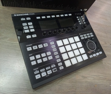 Native Instruments Maschine Studio Usato