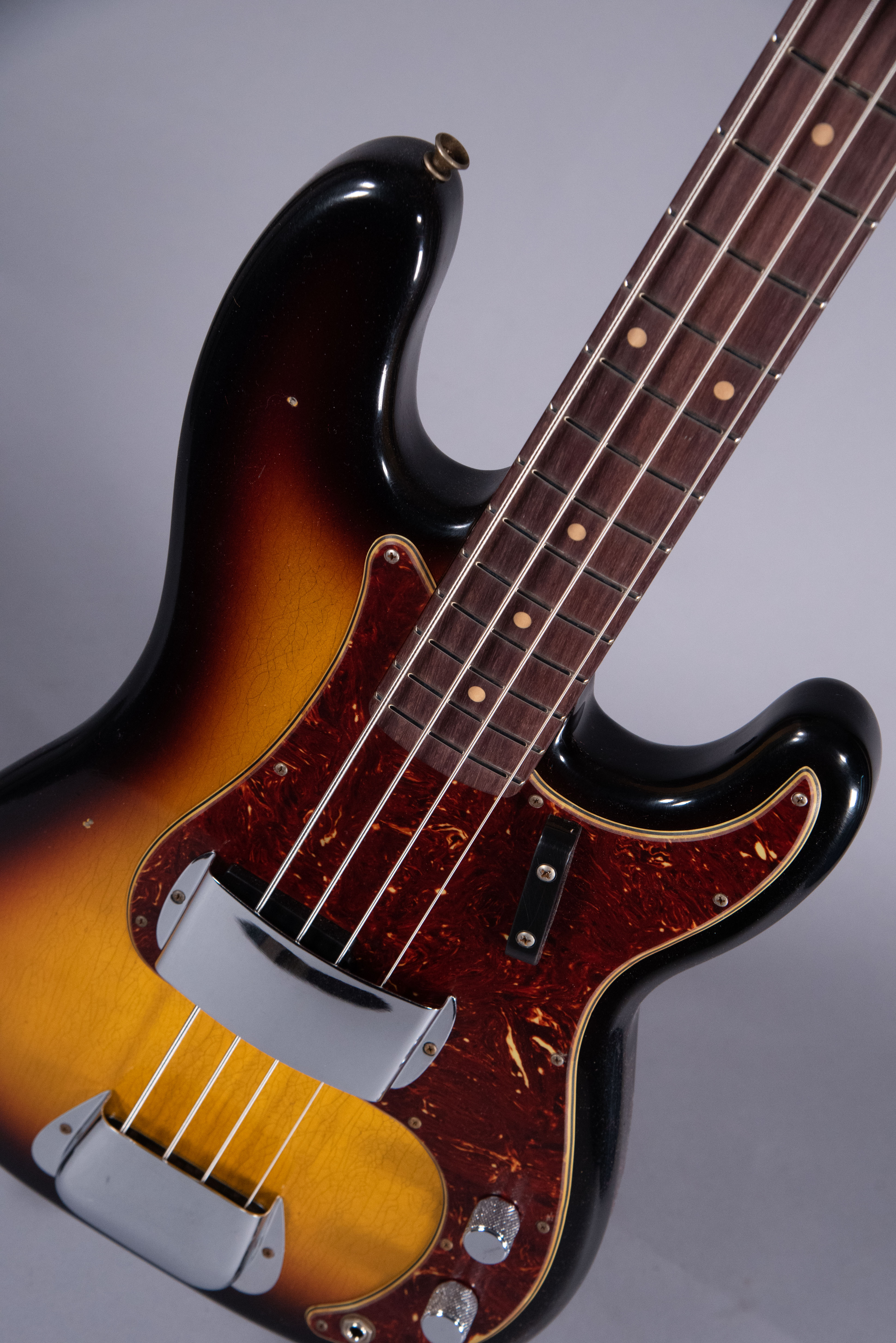 Fender 63 Precision Bass Journeyman Relic Aged 3 Color Sunburst