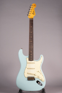 Fender Custom Shop 64 Stratocaster Journeyman Relic Faded Aged Daphne Blue