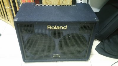 ROLAND KC880 (EX DEMO)
