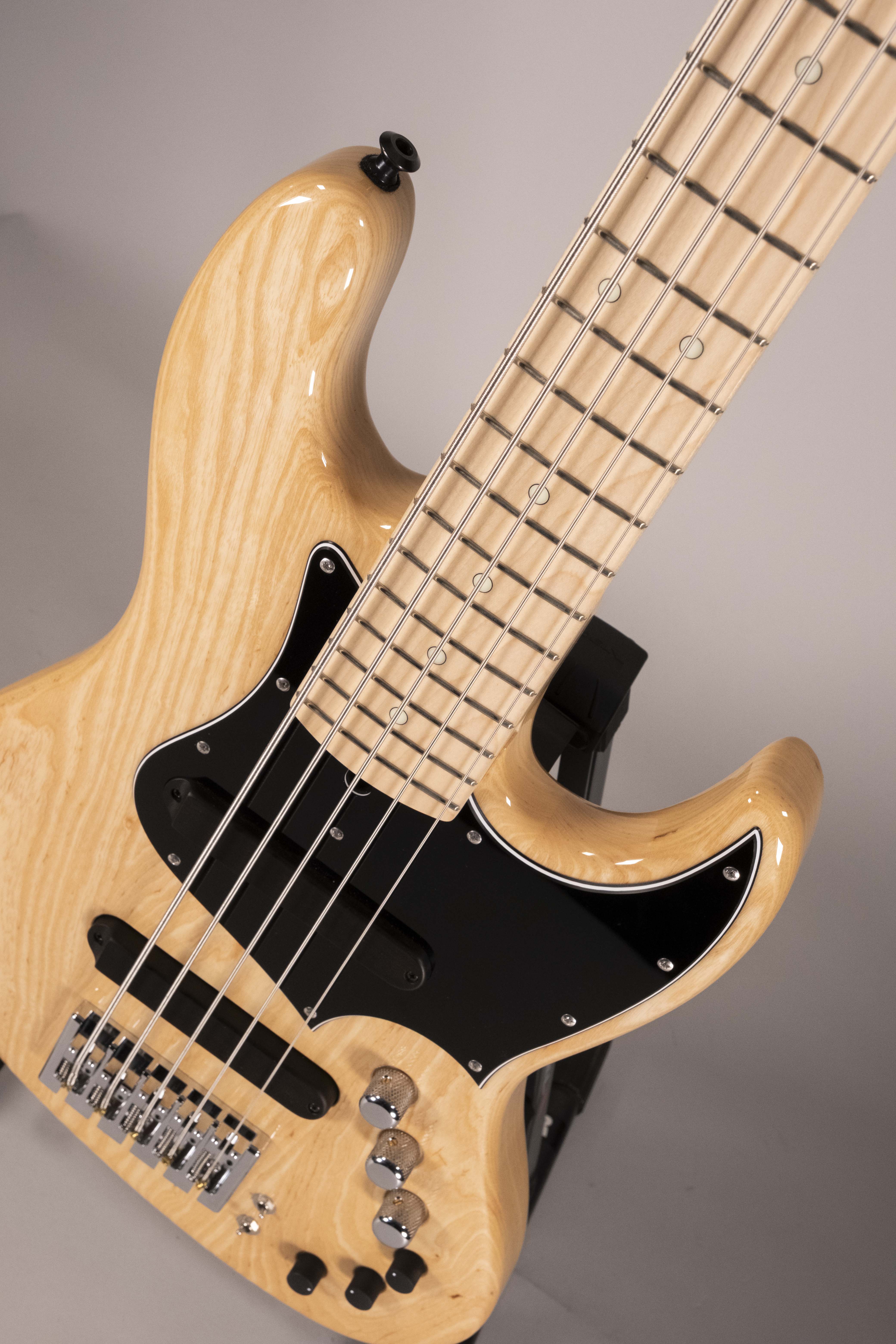 XOTIC XJ 5 CORDE NATURAL USATO
