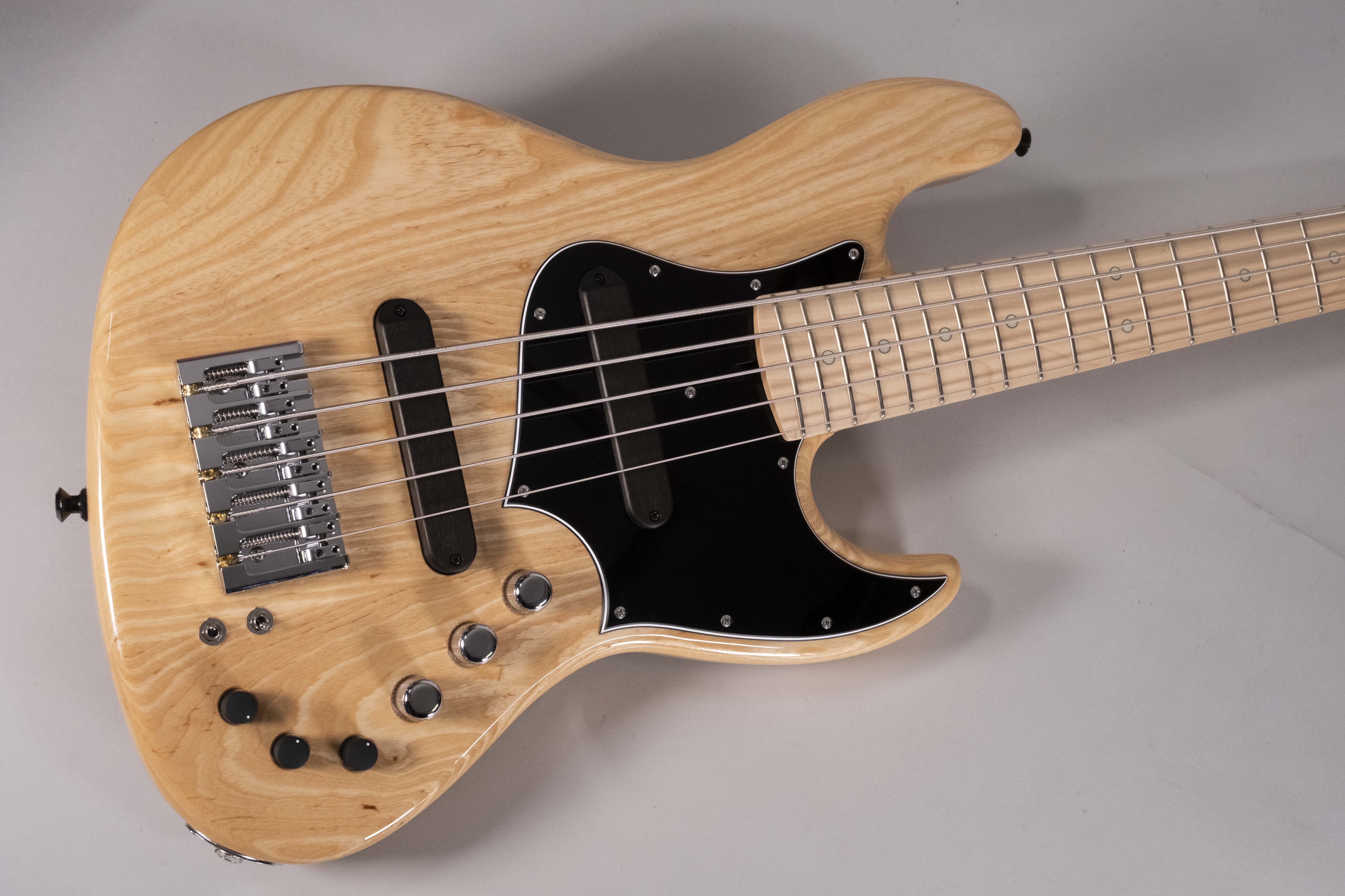 XOTIC XJ 5 CORDE NATURAL USATO