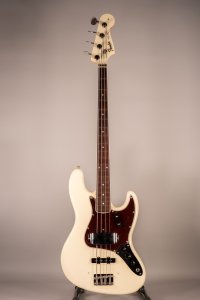Fender Bass Vintage ''66 white Usato