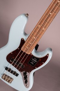 Fender Vintera 60S Jazz Bass Daphne Blue