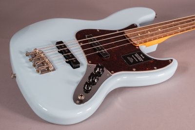 Fender Vintera 60S Jazz Bass Daphne Blue