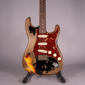 Fender Custom Shop Ltd Roasted 61Strat Super Heavy Relic Aged 3C Sunburst on BK