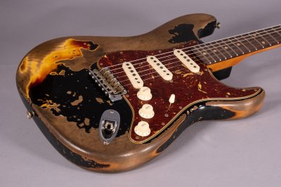 Fender Custom Shop Ltd Roasted 61Strat Super Heavy Relic Aged 3C Sunburst on BK