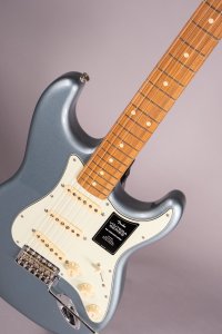 Fender Vintera 60S Stratocaster Pau Ferro Ice Blue Metallic