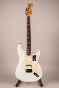 Fender American Ultra Stratocaster HSS Rosewood Fingerboard Sonic Blue