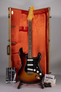 Fender Strato Stevie Ray V. Usato