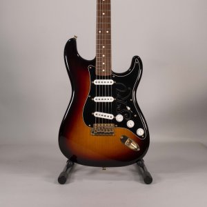 Fender Strato Stevie Ray V. Usato