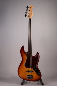 MARCUS MILLER V7 FRETLESS USATO