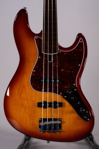 MARCUS MILLER V7 FRETLESS USATO