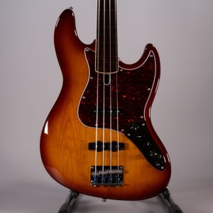 MARCUS MILLER V7 FRETLESS USATO