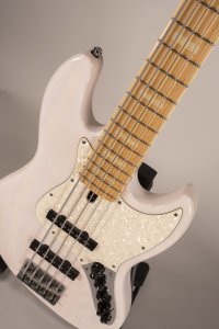 MARCUS MILLER V7 USATO