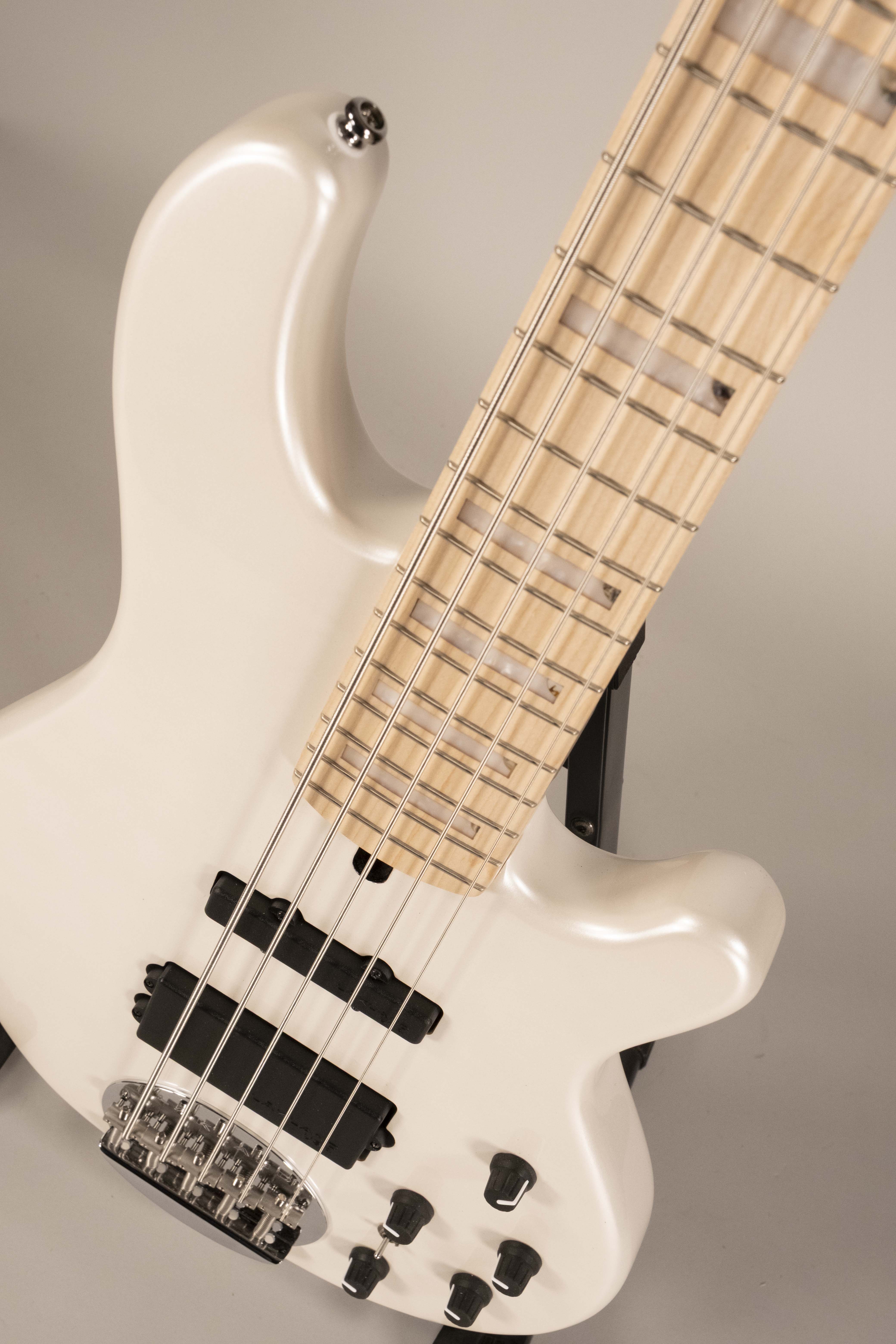 Lakland Skyline 5502 Custom White Pearl