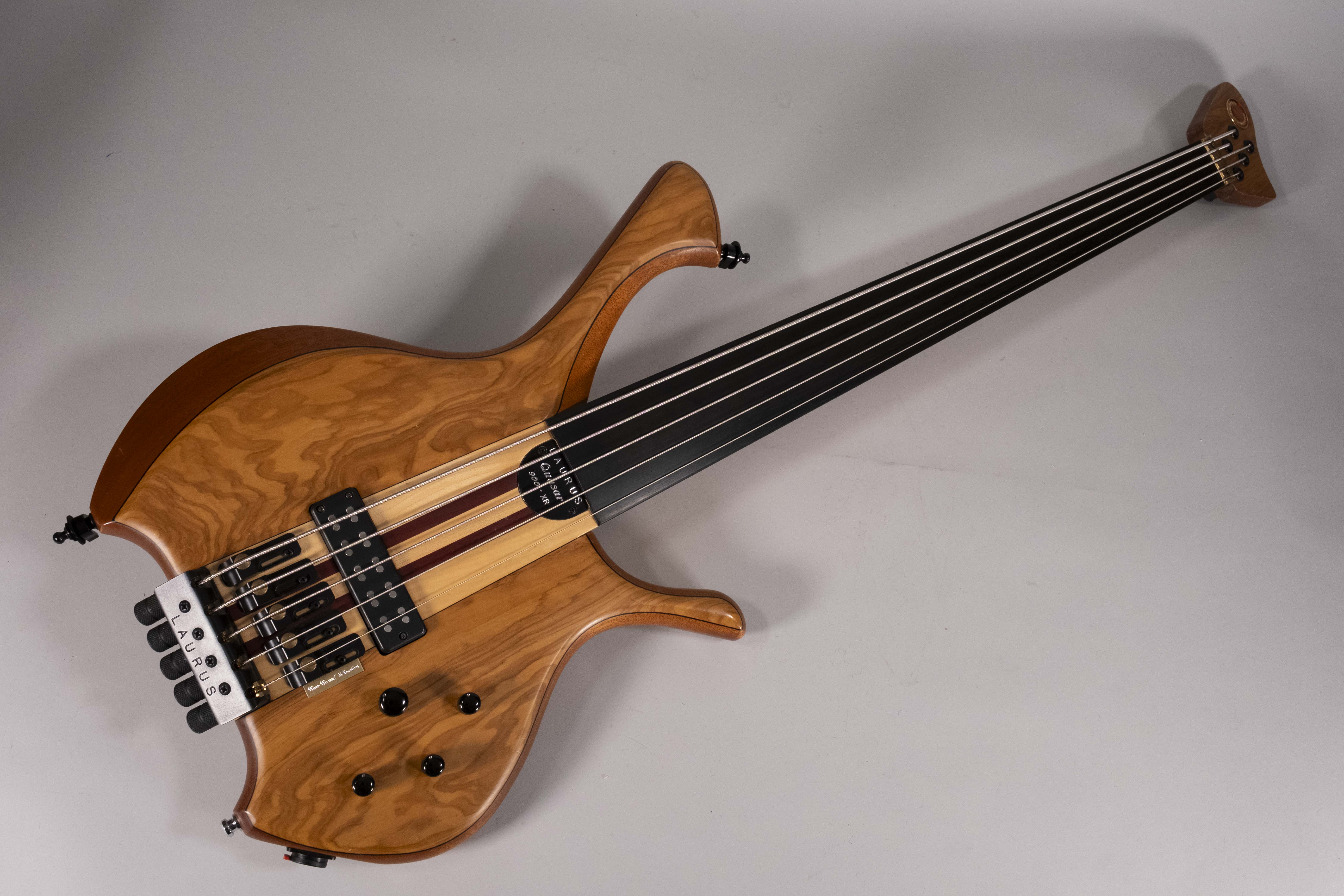 LAURUS T900 FRETLESS USATO
