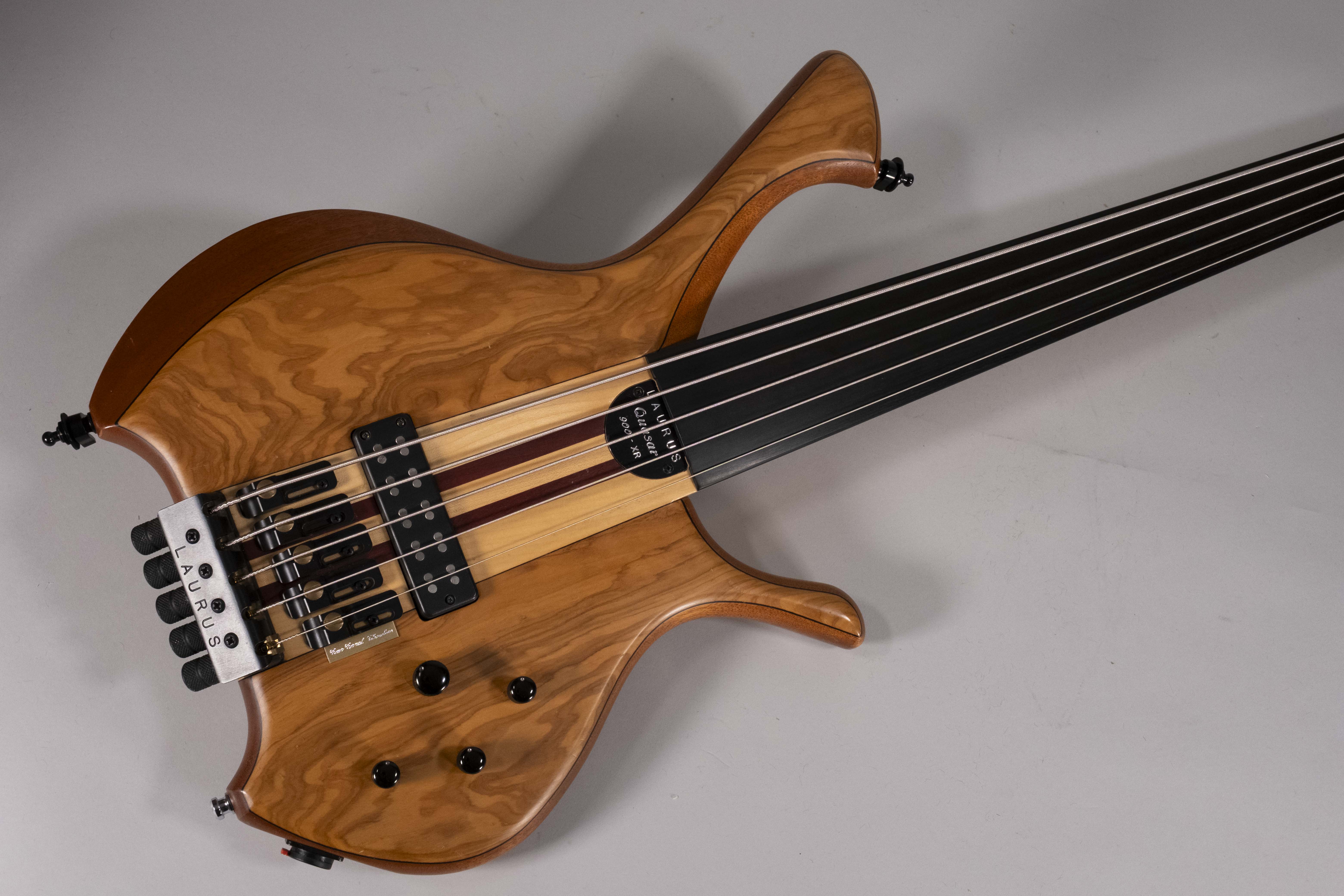 LAURUS T900 FRETLESS USATO