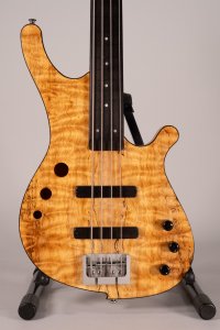 Basso Artigianale 4 C Fretless Usato
