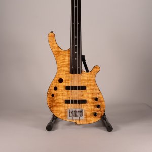 Basso Artigianale 4 C Fretless Usato