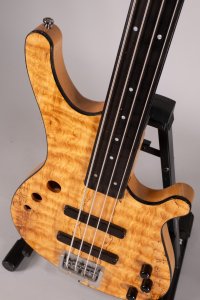 Basso Artigianale 4 C Fretless Usato