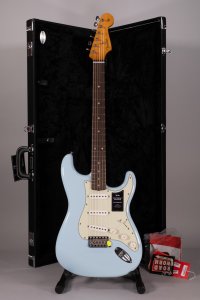 Fender Limited Edition Vintera II Road Worn '60s Stratocaster Rw Sonic Blue
