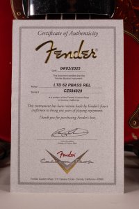 Fender Custom Shop Limited `62 Precision Bass Relic Aged Candy Apple Red
