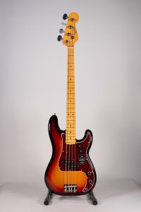 Fender Vintera III Late 60 Precision Bass Mn 3-Color Sunburst