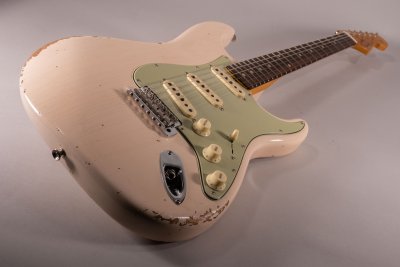 Fender Custom Shop 1962 Stratocaster Relic Closet Classic Aged Shell Pink