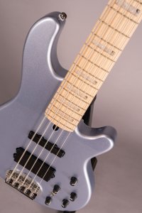 Lakland Skyline 5502 Custom 5 Corde Ice Blue Metallic