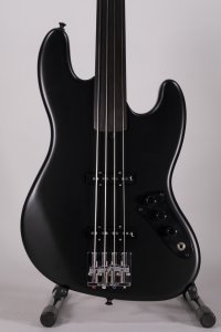 EMPIREO ALL BLACK FRETLESS 4 USATO