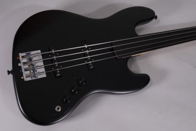 EMPIREO ALL BLACK FRETLESS 4 USATO